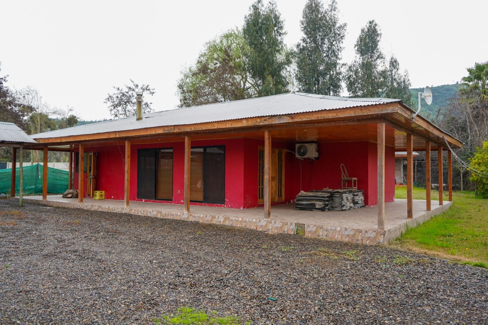 Casa con piscina y oficina — Sector Santa Julia